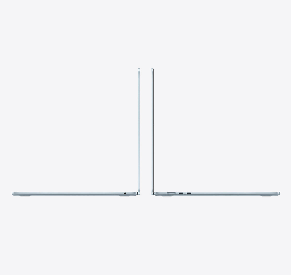 لابتوب Apple MacBook Air مقاس 15 بوصة بشريحة M5 باللون Sky Blue، منظر جانبي وهو مفتوح