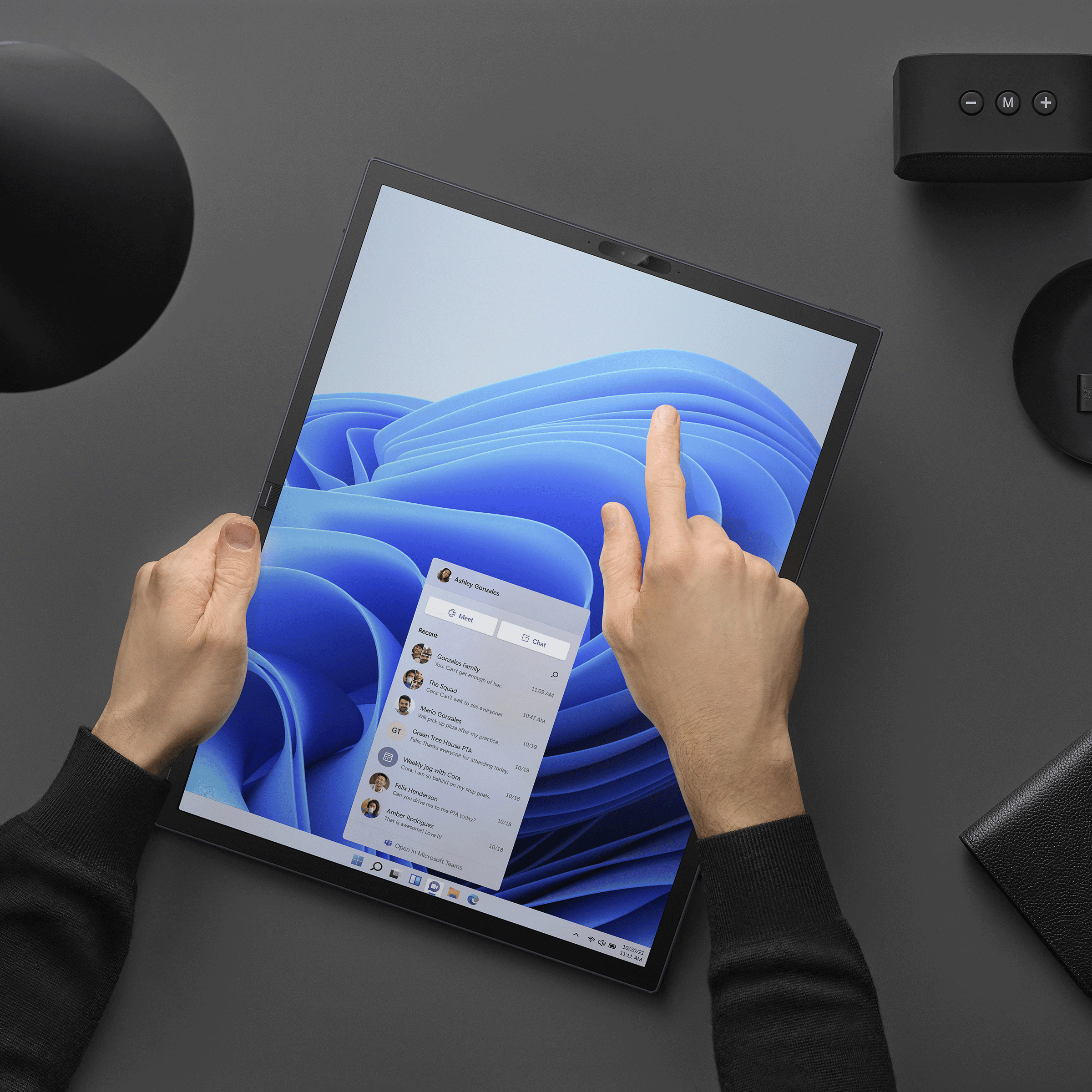 ASUS Zenbook 17 Fold UX9702AA-OLED007W Laptop - Intel Core i7-12th, 16GB, 1TB SSD, Intel Iris Xe, 17.3-inch 2.5K Foldable, Win11----Ennap.com