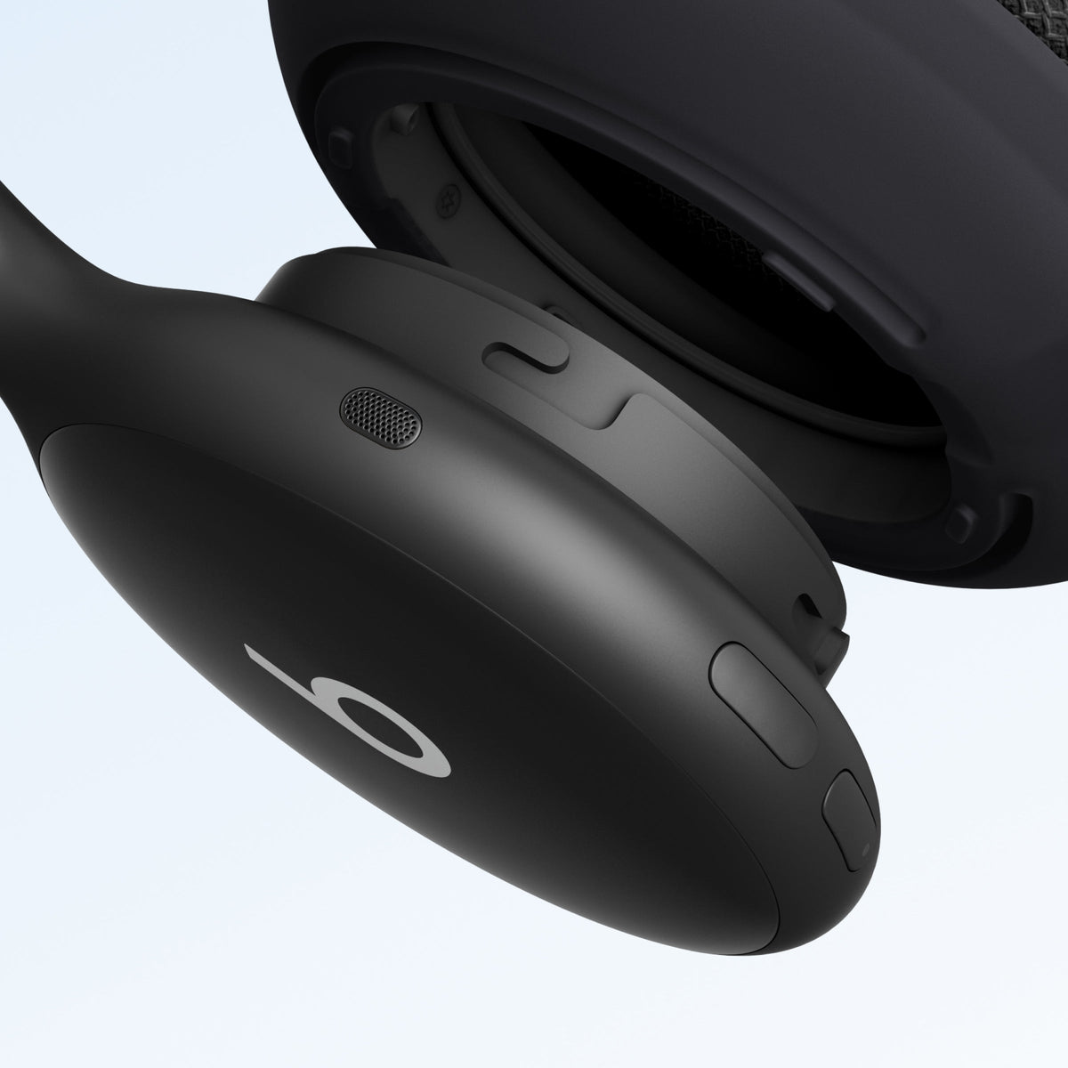 Close-up of the Beats 360 frame and earcup cushion in Black