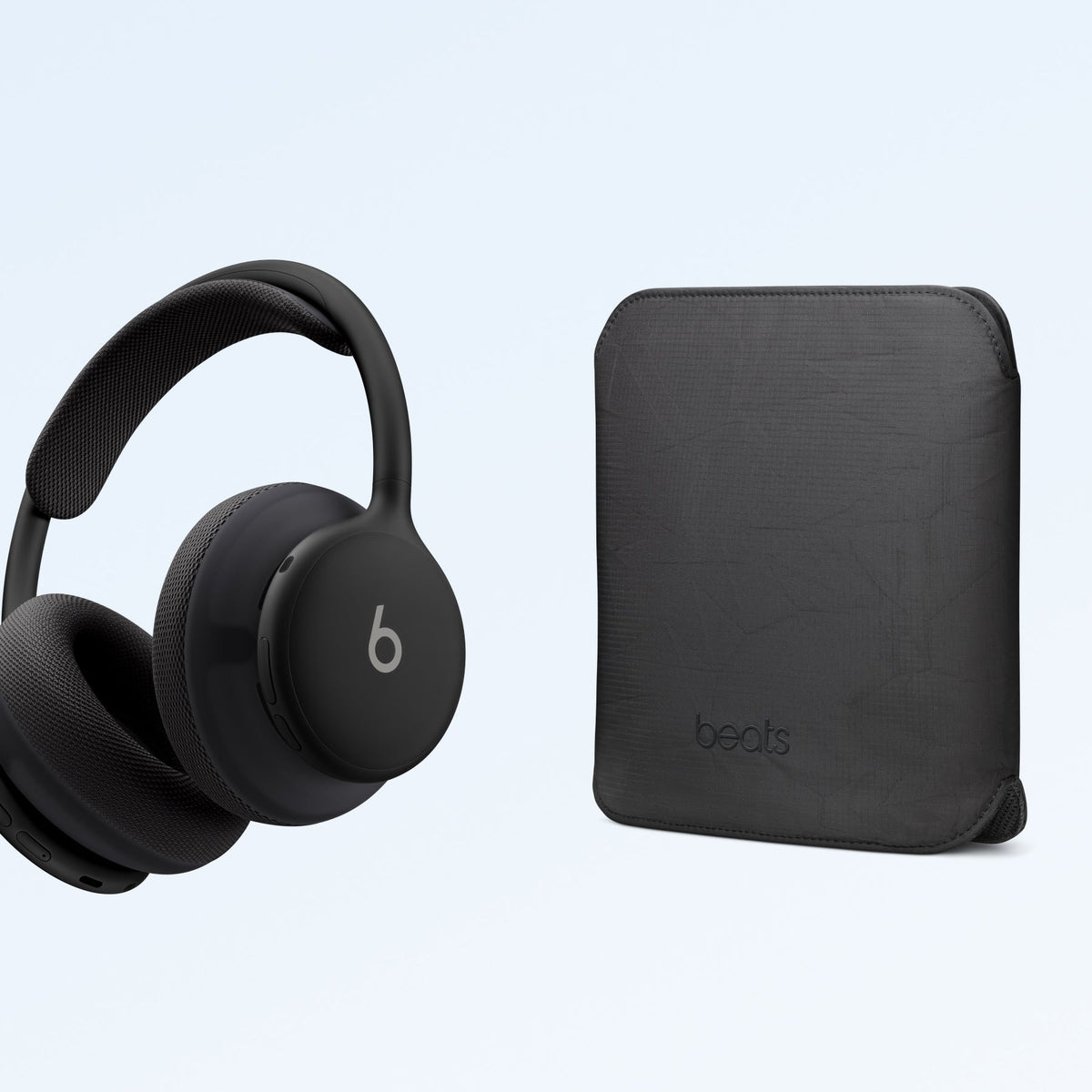 Beats 360 in Black with its woven ripstop carrying case