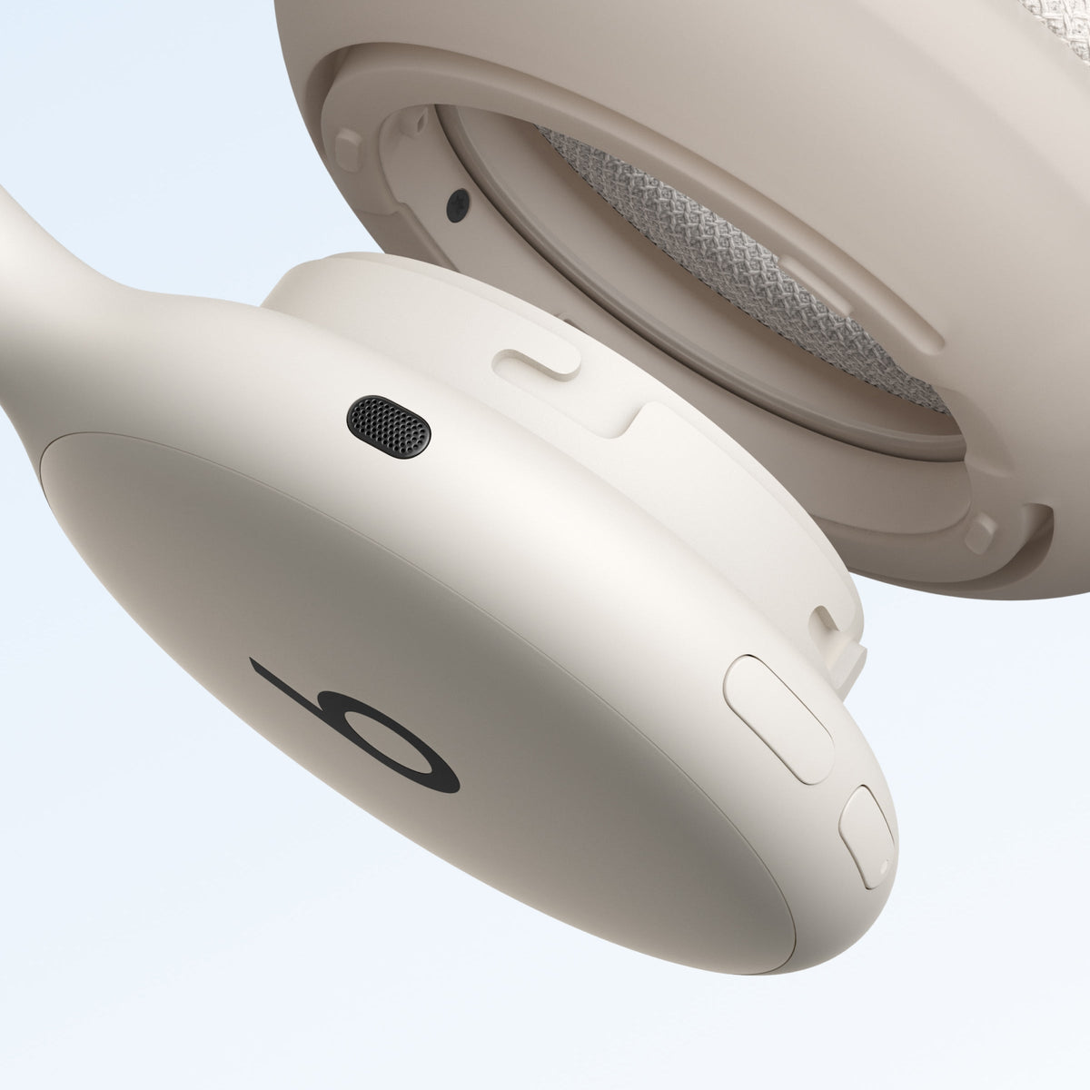 Close-up of the Beats 360 frame and earcup cushion in Cloud