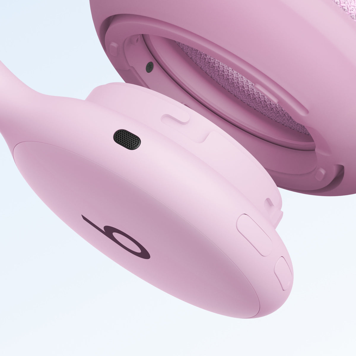 Close-up of the Beats 360 frame and earcup cushion in Pink