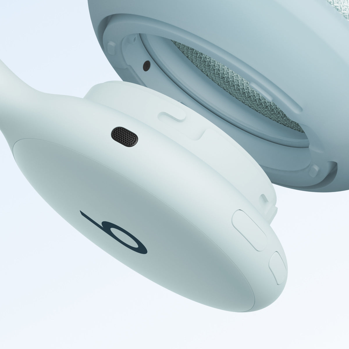 Close-up of the Beats 360 frame and earcup cushion in Sky