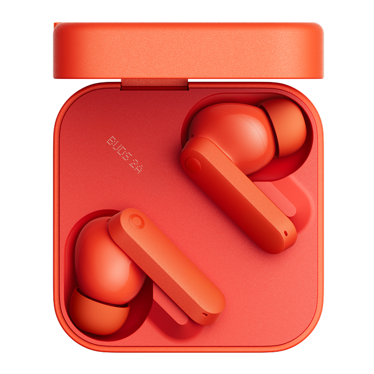سماعة CMF Buds 2a باللون Orange مع علبة الشحن مفتوحة