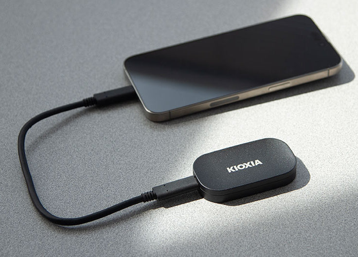 KIOXIA EXCERIA PLUS G2 Portable SSD connected to a smartphone with a USB-C cable