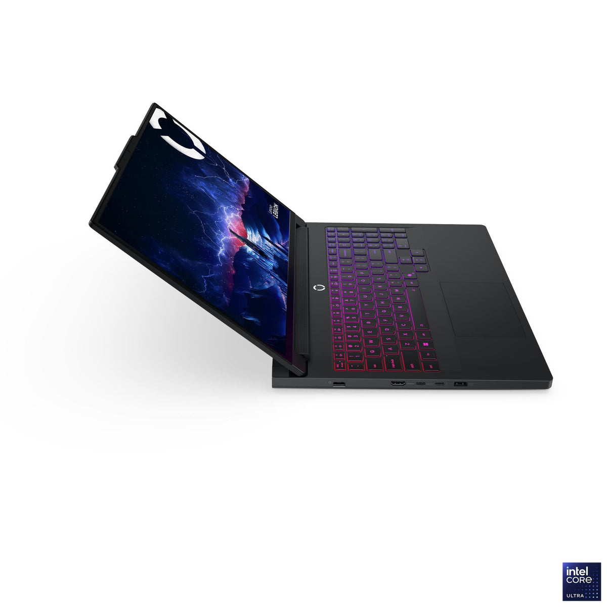 لابتوب لينوفو ليجن برو 7 16IAX10H من الجانب مع فتح الشاشة، يظهر نحافة الهيكل الألومنيوم