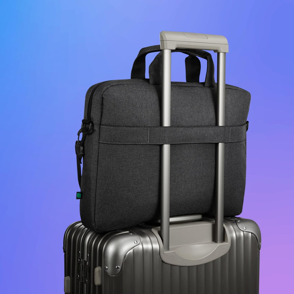 شنطة لابتوب لينوفو T210 ECO بلون Black مثبّتة على مقبض حقيبة سفر
