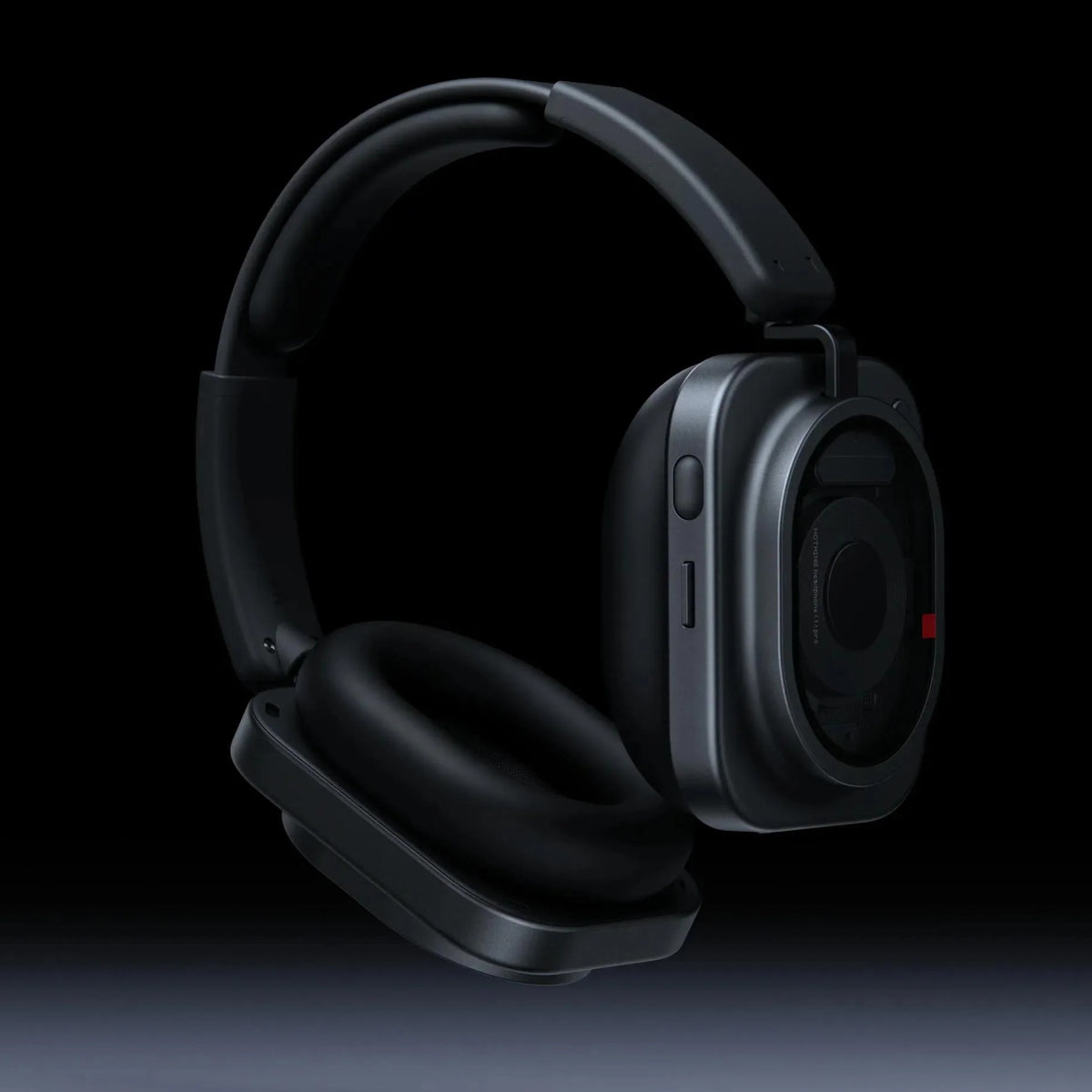 سماعة ناثينج Headphone (1) Pro باللون Black بزاوية جانبية