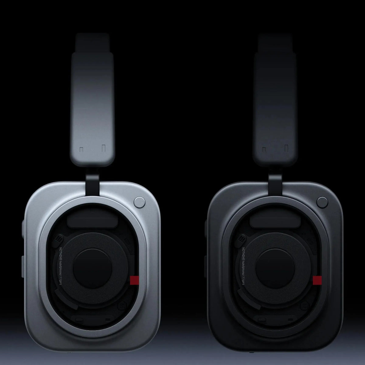 كأسا أذن سماعة ناثينج Headphone (1) Pro باللونين White وBlack جنبًا إلى جنب
