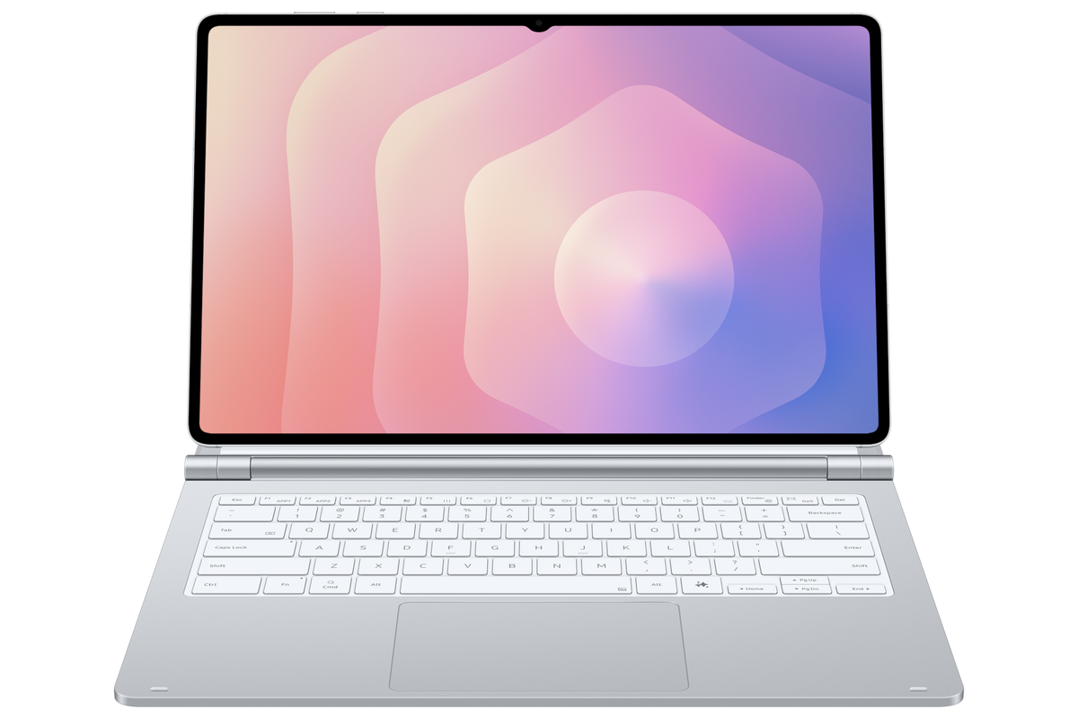 تابلت Galaxy Tab الترا على كيبورد سامسونج Pro Keyboard باللون Silver من الأمام