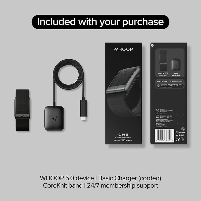 محتويات علبة WHOOP One: جهاز WHOOP 5.0 واستراب CoreKnit وشاحن Basic Charger سلكي