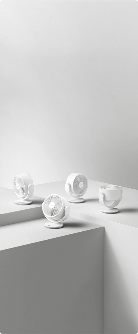 عدة مراوح Xiaomi Smart Desktop Air Circulation Fan على درجات بيضاء لتوضيح التدوير ثلاثي الأبعاد للهواء